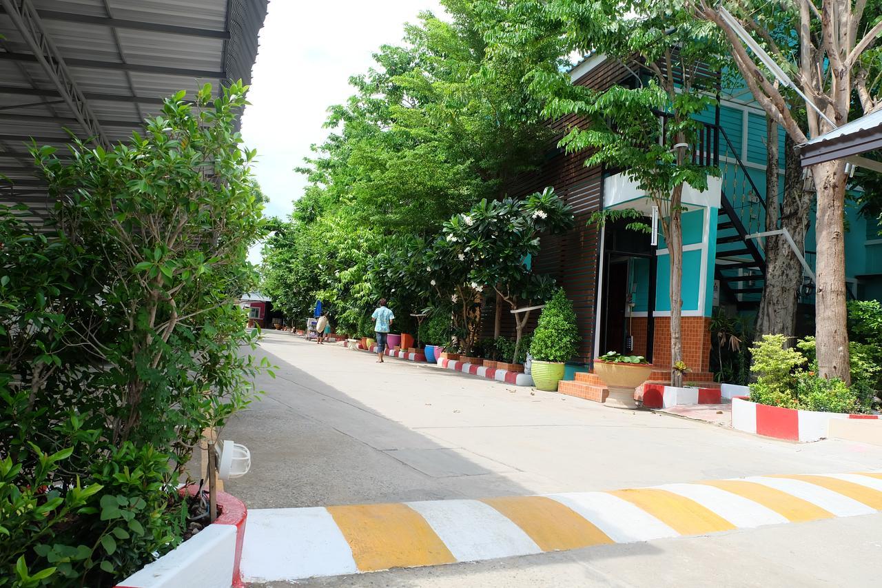 Rak Kun Resort 2 Nakhon Sawan Luaran gambar